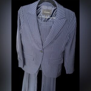 Banana Republic Navy Pinstripe Blazer and Trousers Suit set size 0 petite